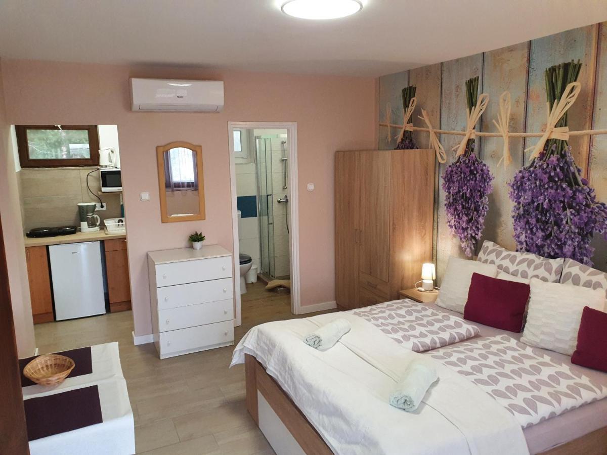 Lavendel Apartments Heviz Bagian luar foto