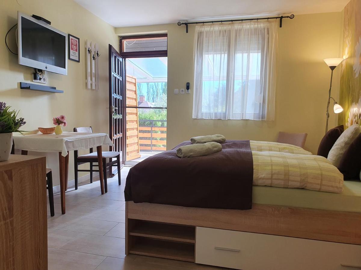 Lavendel Apartments Heviz Bagian luar foto