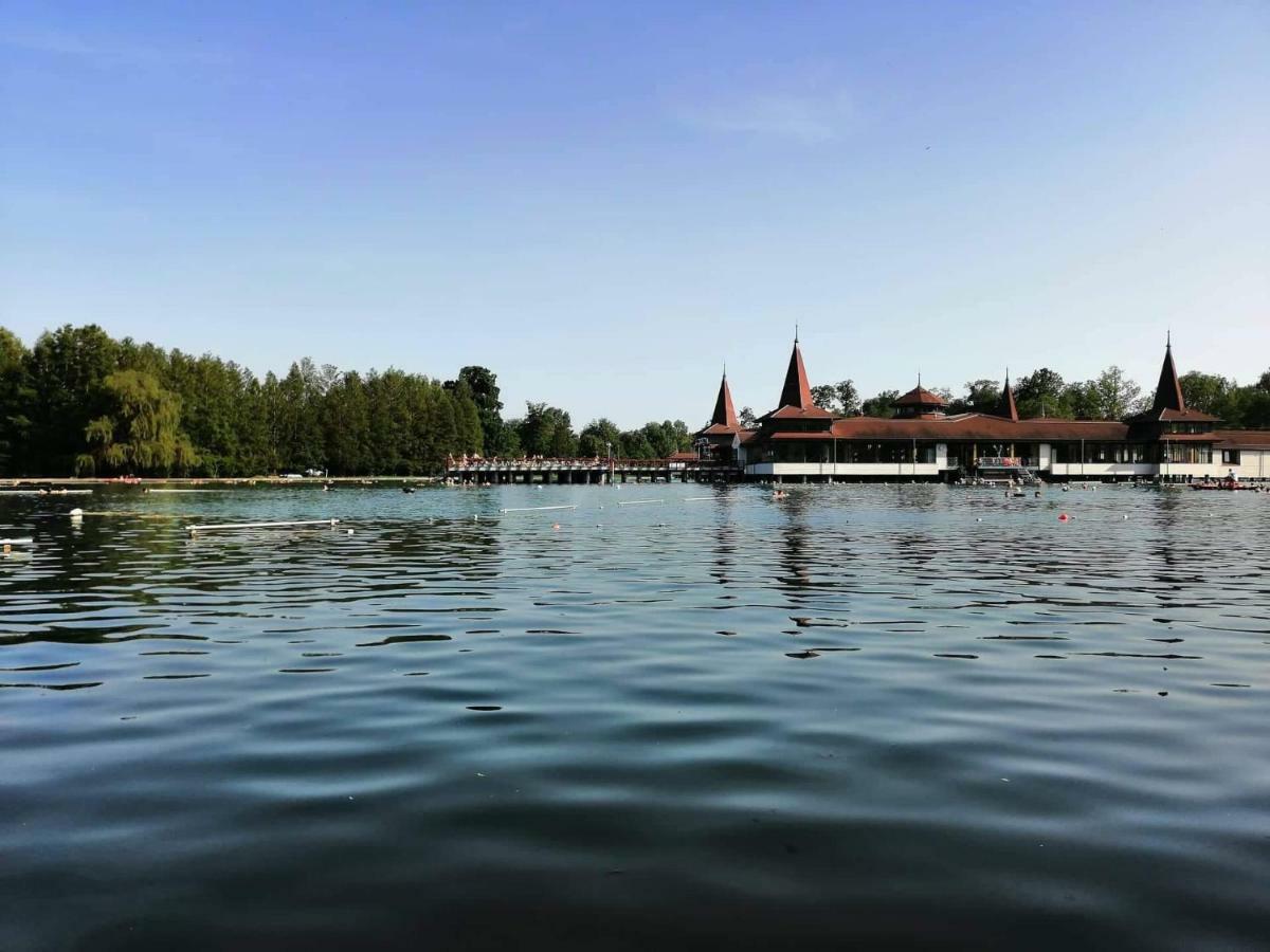 Lavendel Apartments Heviz Bagian luar foto